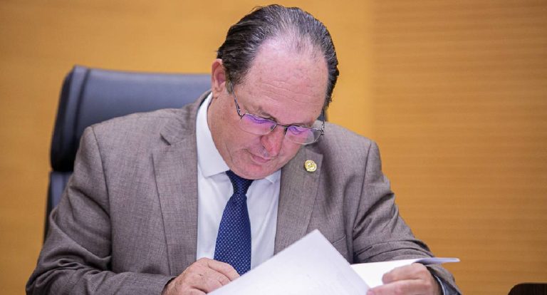 Pedro Fernandes solicita rebaixamento do Morro do Samambaia na RO-420 em Buritis