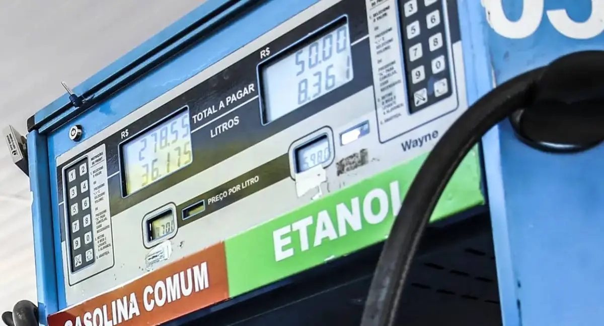 Petrobras reduz preço da gasolina em 4,9% a partir desta terça