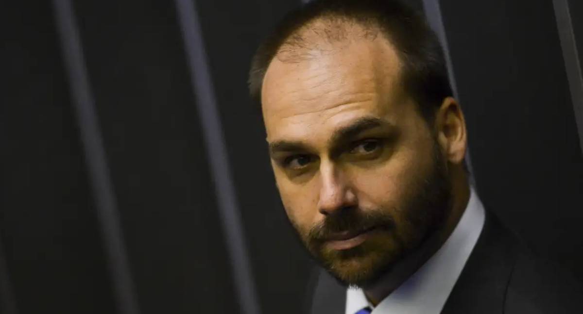 PGR nega legitimidade de deputados para pedir prisão de Eduardo Bolsonaro