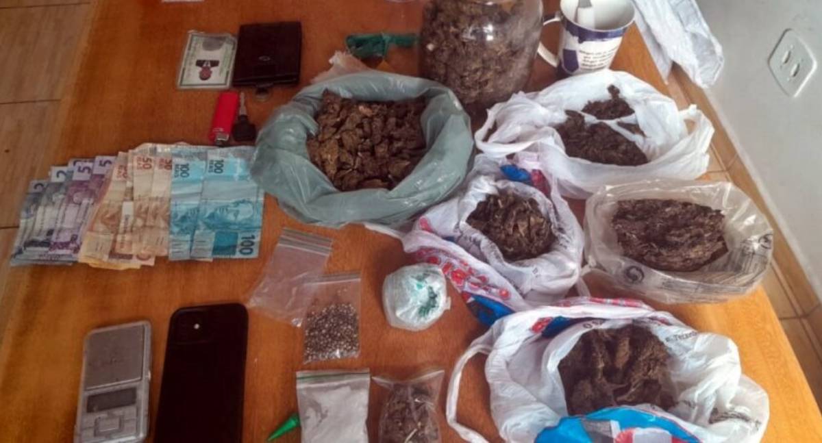 PM apreende quase 1 kg de drogas durante operação contra o tráfico