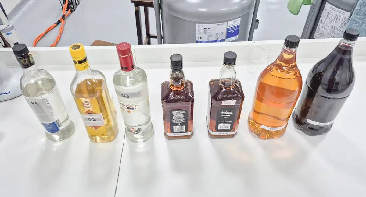 Polícia fecha fábrica clandestina que adulterava bebidas com metanol em São Bernardo do Campo