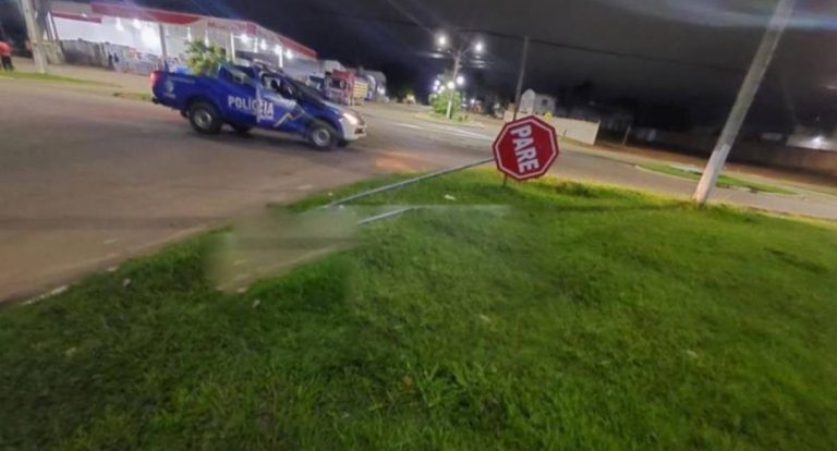 Polícia prende dupla por vandalismo contra placas em Rolim de Moura