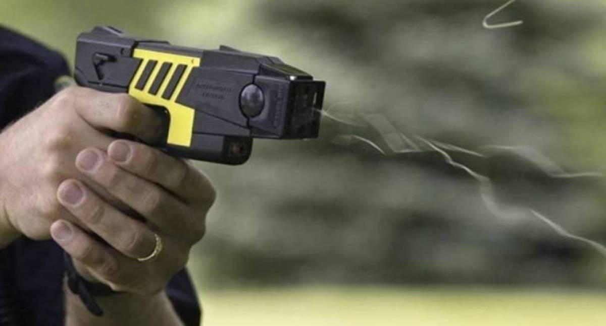 Polícia usa pistola de choque para deter agressor que esfaqueava namorada em Vilhena