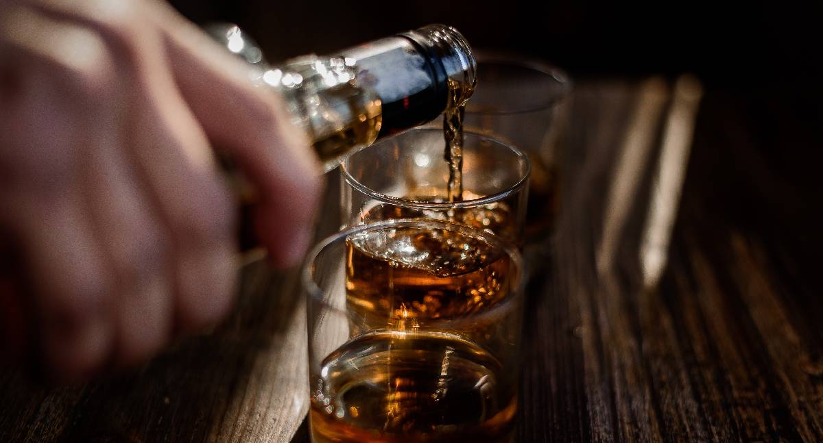 Prefeitura de Jaru alerta sobre bebidas adulteradas com metanol e reforça fiscalização no comércio