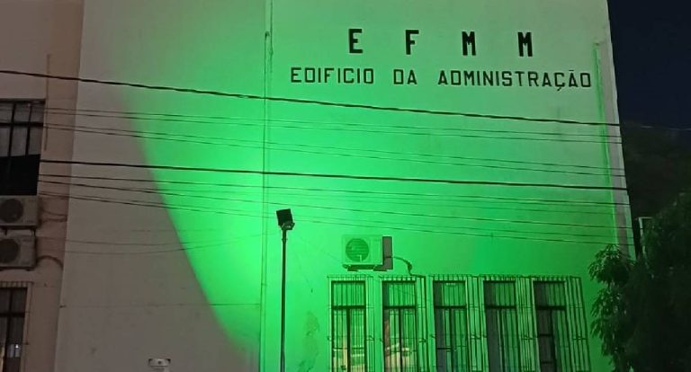 Prefeitura de Porto Velho ilumina Prédio do Relógio em verde contra o preconceito ao nanismo