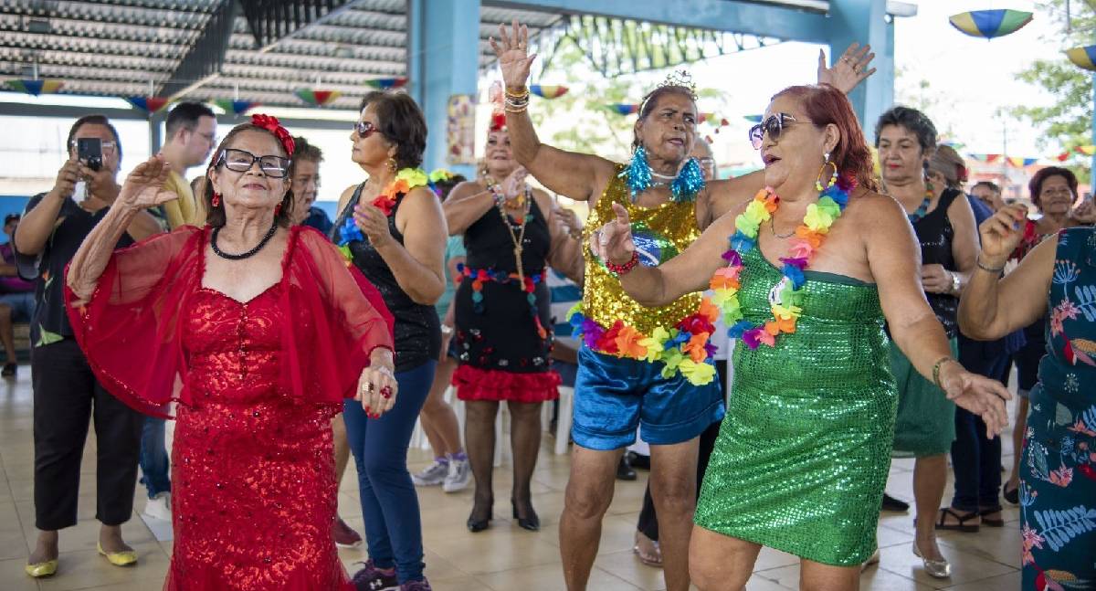 Prefeitura promove manhã de festa e serviços para a terceira idade