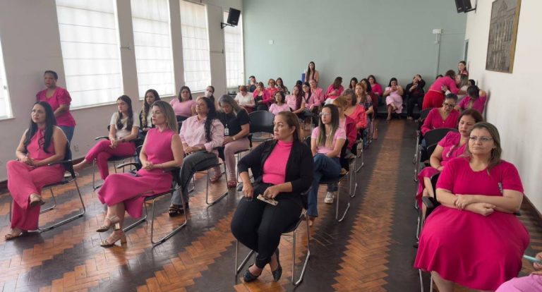 Prefeitura realiza palestra sobre prevenção ao câncer de mama no Prédio do Relógio
