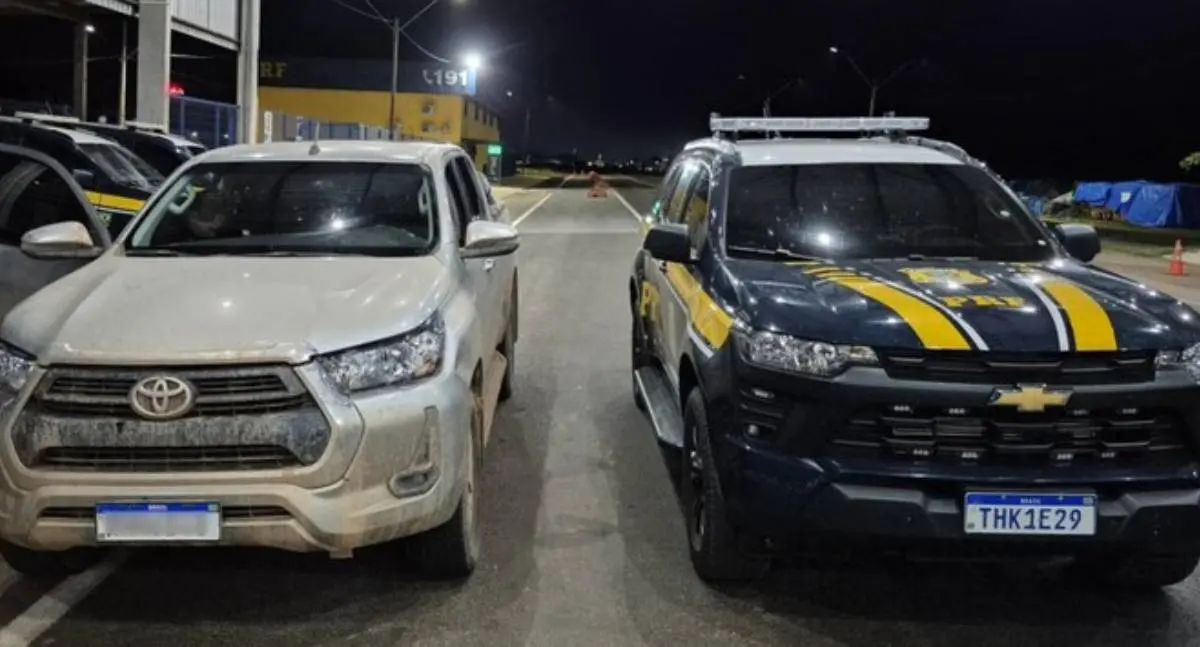 PRF recupera caminhonete roubada e adulterada em Ariquemes