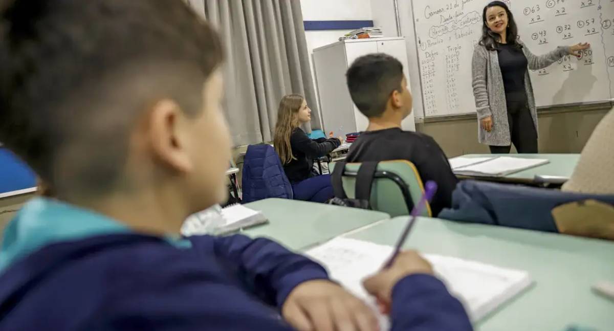 Professor no Brasil perde 21% do tempo de aula com disciplina
