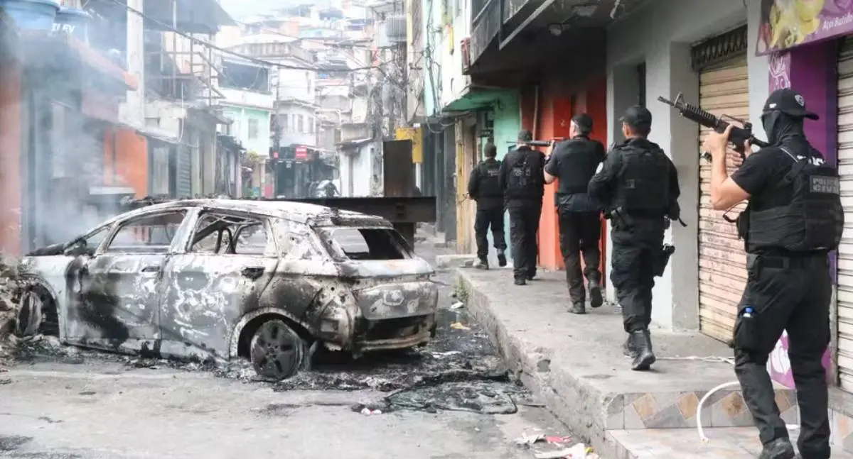 Quatro policiais morrem e três civis são baleados em megaoperação no RJ