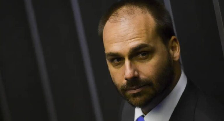 Relator defende arquivamento de processo contra Eduardo Bolsonaro