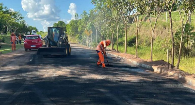 Rodovia-489 recebe manutenção do Governo de Rondônia e garante mais segurança e trafegabilidade aos motoristas