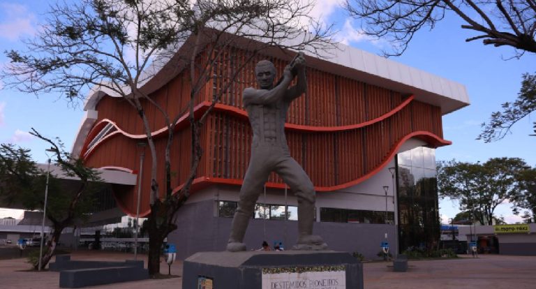 Rodoviária de Porto Velho transmite semifinal da Libertadores com happy hour e música ao vivo