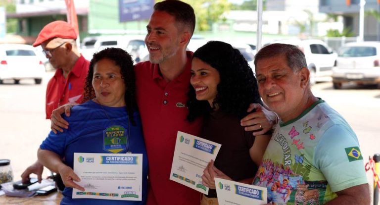 Servidores sorteados no Mercado Cultural recebem prêmios em comemoração ao Dia do Servidor