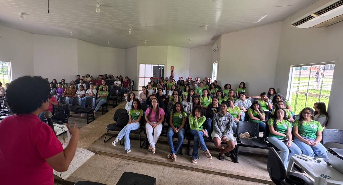 Sílvia Cristina inicia palestras do Outubro Rosa em Rondônia