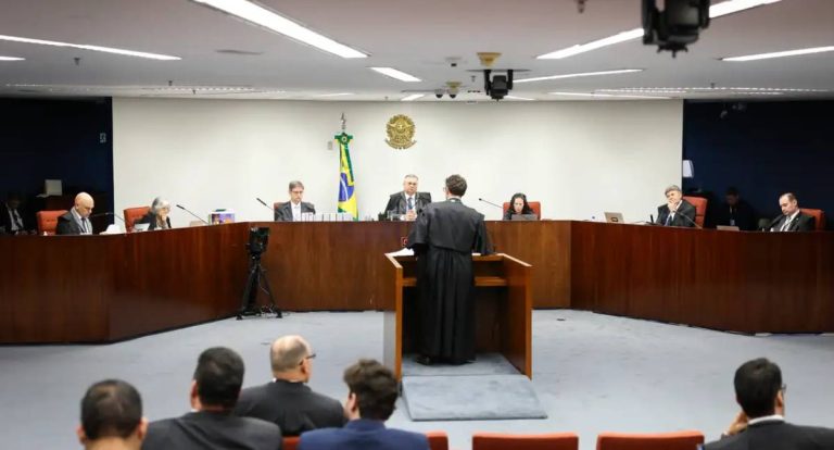 STF retoma análise de defesas de réus por trama golpista em Brasília