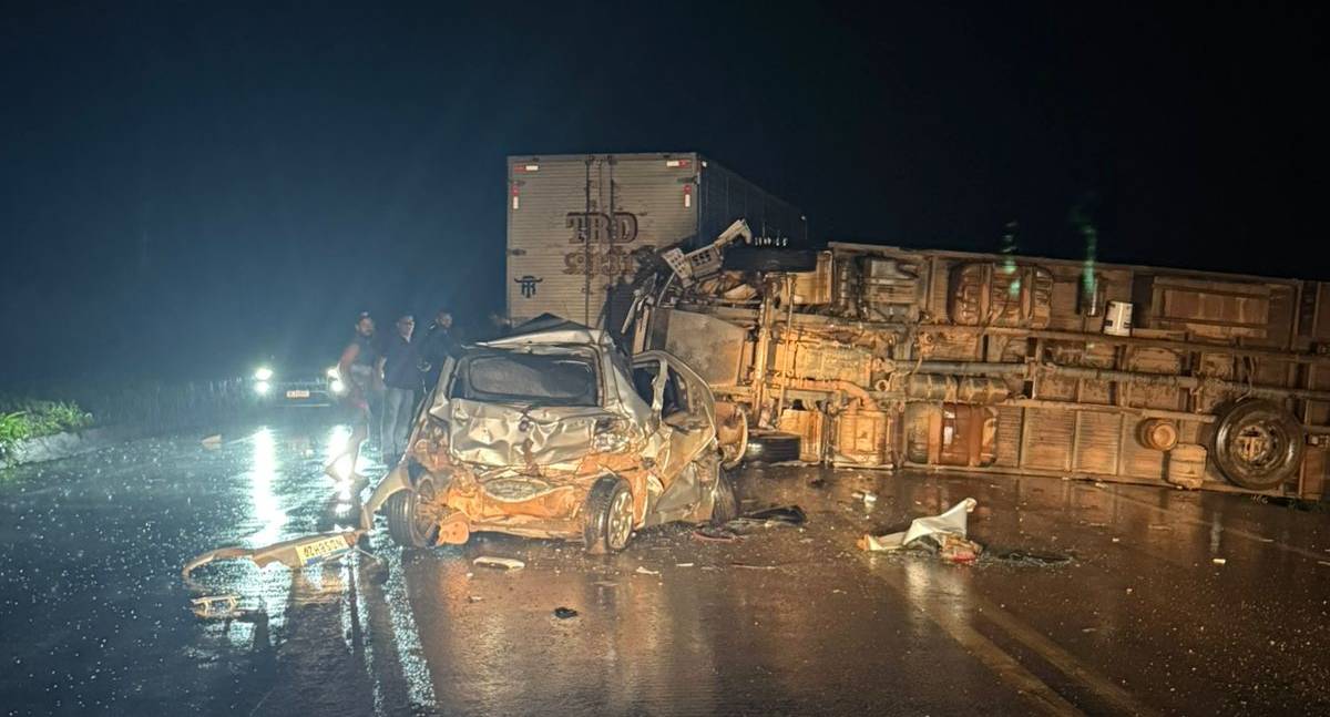 Trágico acidente deixa casal em estado grave na BR-364, em Candeias do Jamari