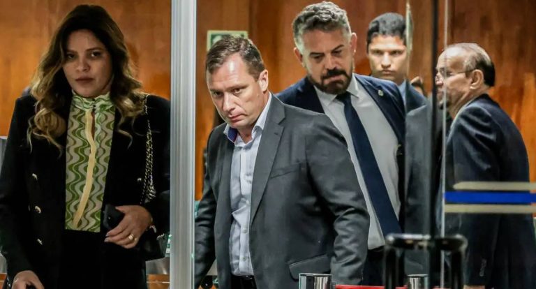 Trama golpista: Defesa de Mauro Cid solicita extinção da pena ao STF