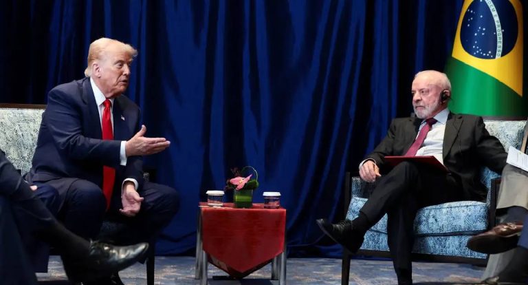 Trump parabeniza Lula e diz que negociações com Brasil seguem em andamento
