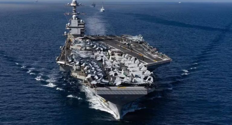 Trump usa maior porta-aviões do mundo para pressionar Maduro na Venezuela