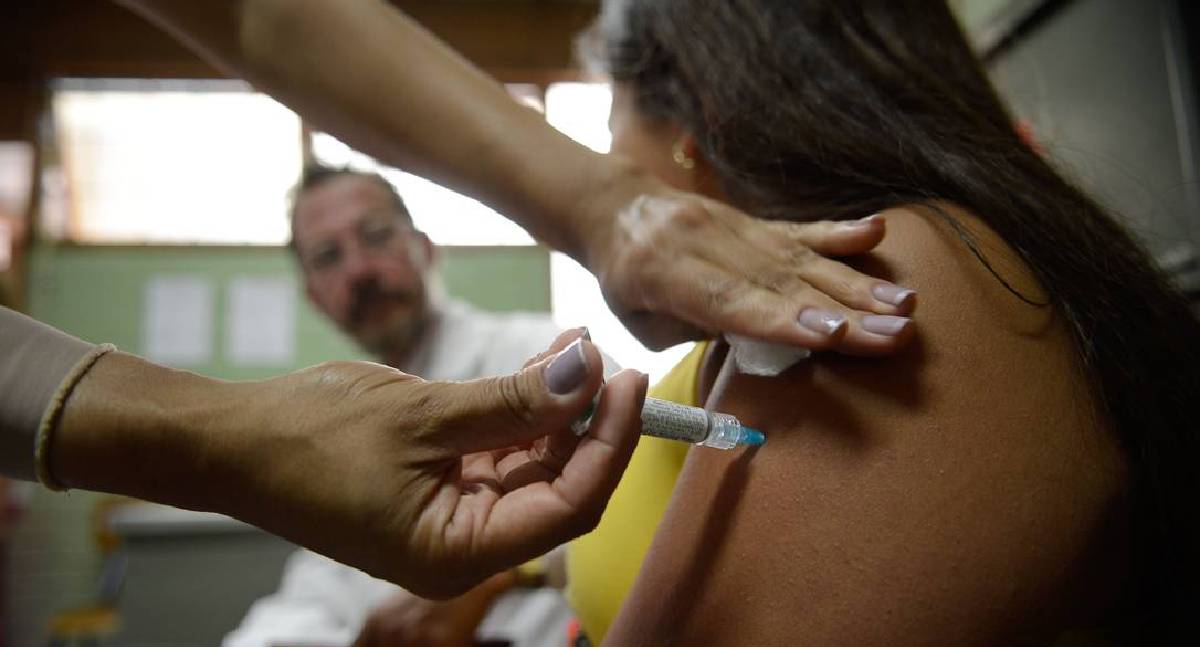 Vacina para HPV reduz em até 58% os casos de câncer do colo do útero no Brasil