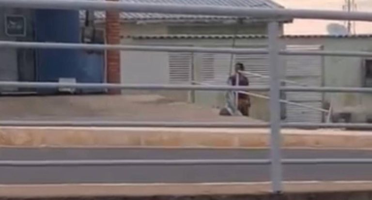 Vítima de pedrada cobra providências contra agressora em RO