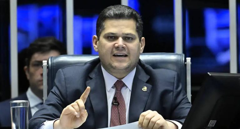 Alcolumbre e Moraes discutem combate ao crime organizado