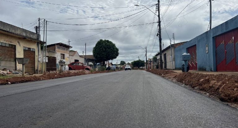 Asfalto chega à rua Ivan Marrocos e transforma realidade de moradores do Castanheira