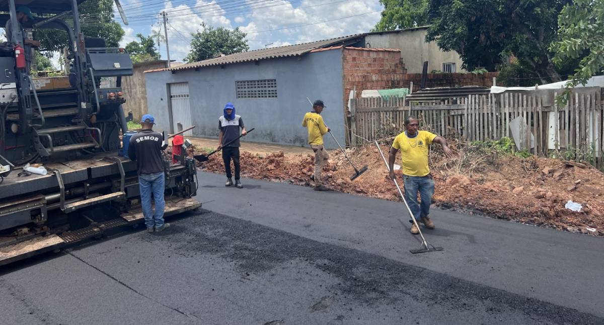 Asfalto na Rua Estocolmo transforma rotina de moradores no bairro Novo Horizonte