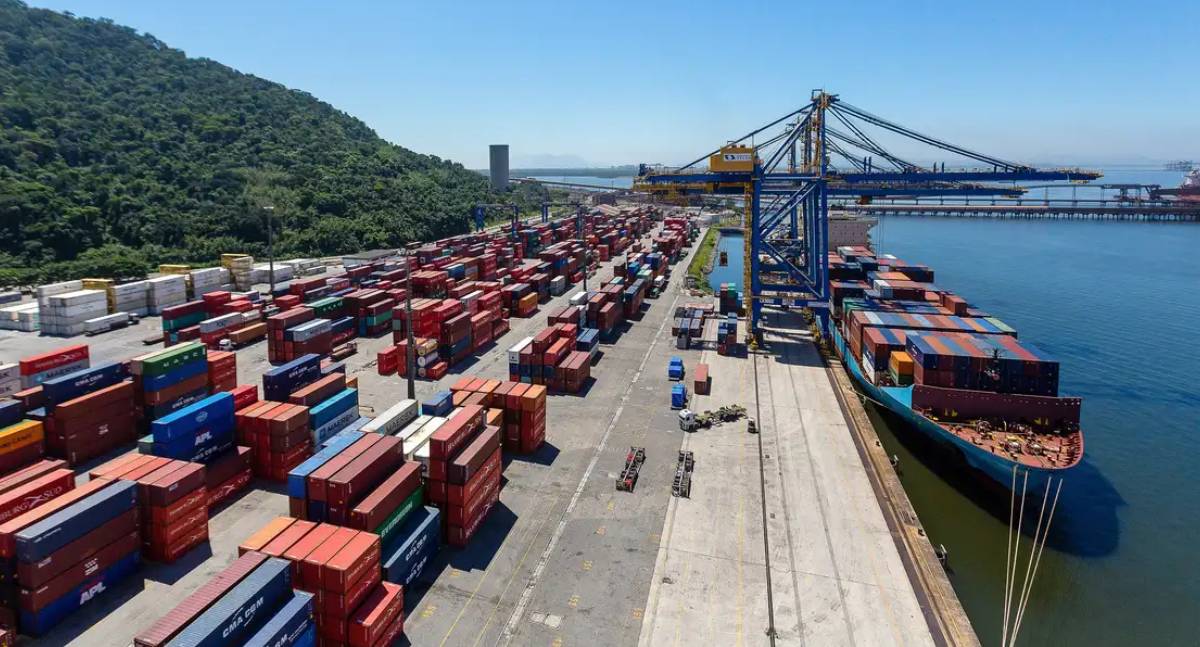 Balança comercial registra segundo maior superávit para meses de outubro