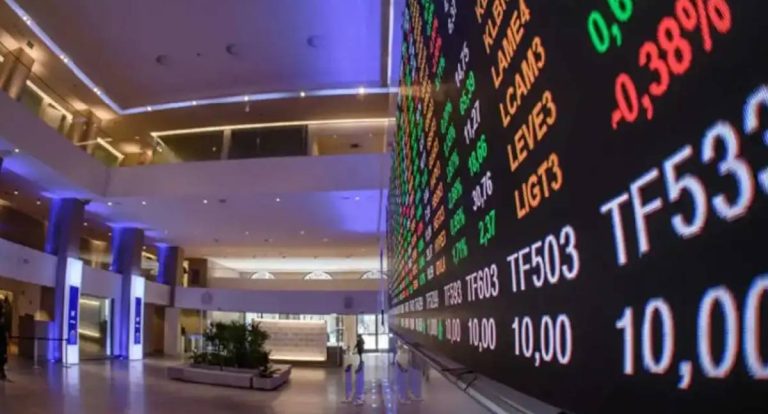 Bolsa cai após 15 altas seguidas e interrompe sequência de recordes