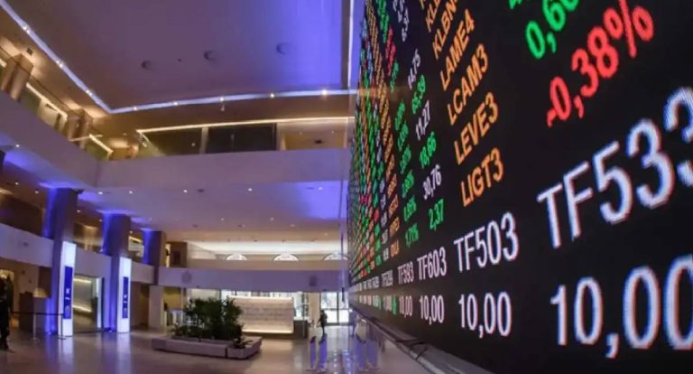 Bolsa fecha em alta de 1,7% e renova recorde aos 158 mil pontos