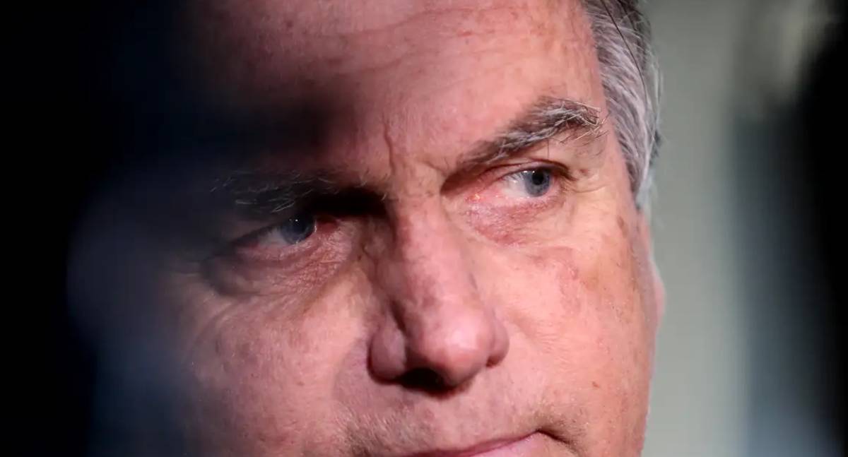 Bolsonaro recebe atendimento médico na prisão após crise de soluço