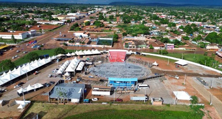 Bumbódromo pronto para o espetáculo Duelo na Fronteira que movimenta a Pérola do Mamoré