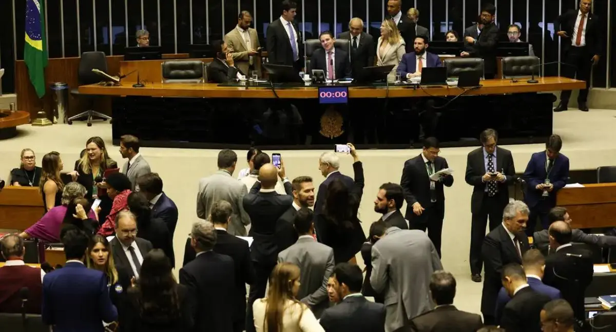 Câmara adia votação do PL Antifacção em meio a divergências com o governo