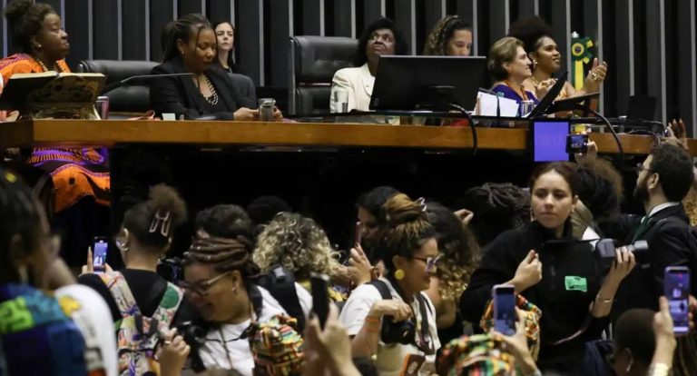 Câmara homenageia Marcha Mulheres Negras por Reparação