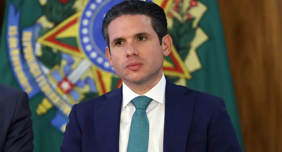 Câmara proíbe voto do exterior após fuga do deputado Ramagem