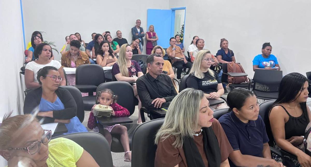 Capacitação apresenta diretrizes para novos voluntários do Serviço Família Acolhedora