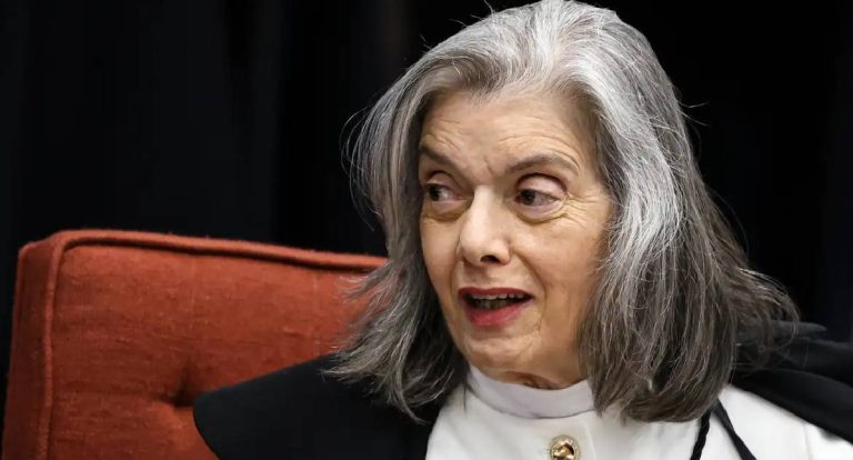 Cármen Lúcia alerta para violência contra mulheres negras em seminário