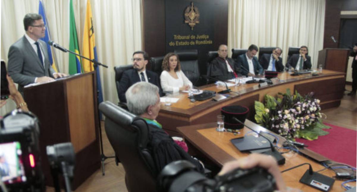 Cerimônia marca a transmissão de comando do governo de RO ao presidente do TJRO