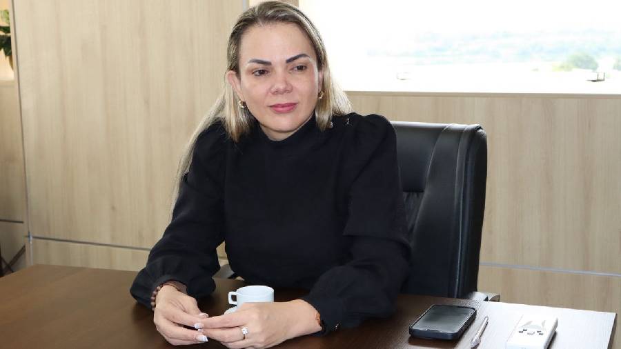 Cláudia de Jesus destina R$ 293 mil para trator agrícola