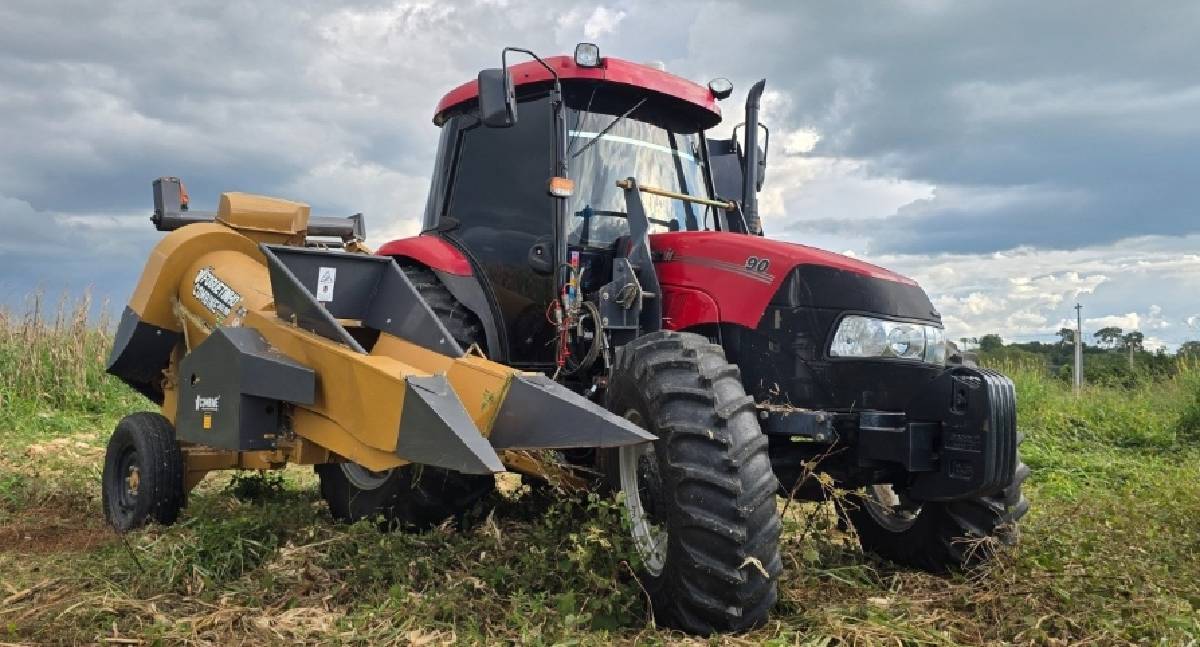 Cláudia de Jesus destina R$ 359 mil para trator que beneficiará agricultores de Urupá