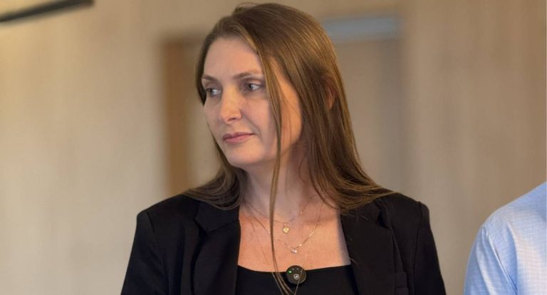 Com apoio da deputada Gislaine Lebrinha, mães de Cacaulândia são beneficiadas com o Projeto Leite na Mesa