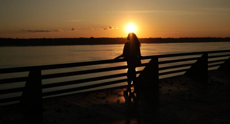 Complexo da Estrada de Ferro Madeira-Mamoré inicia programação especial do feriado com quatro dias de música ao pôr do sol