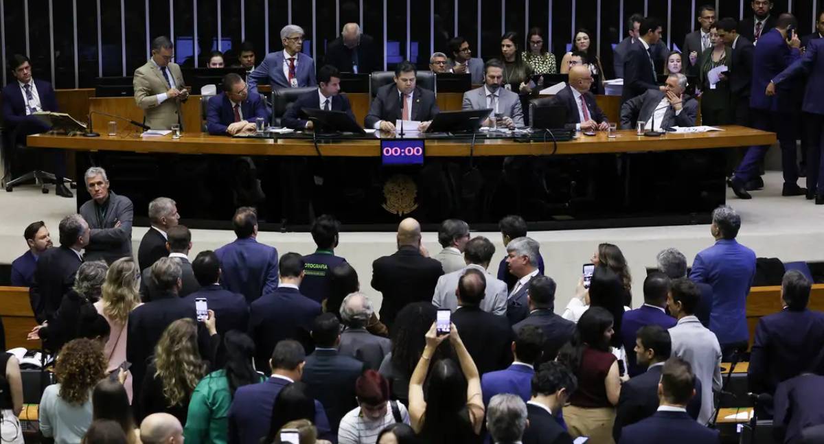 Congresso derruba 56 vetos de Lula em projeto de licenciamento ambiental