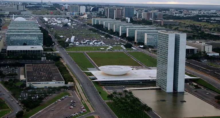 Congresso derruba vetos parciais em projeto de dívidas dos estados por acordo com o Governo
