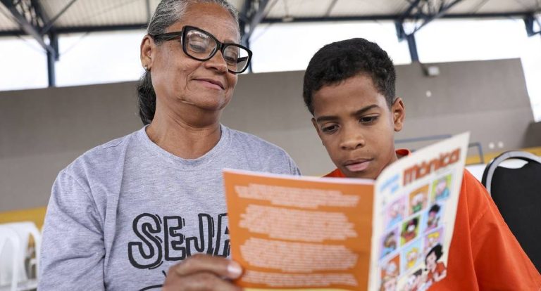 Convívio entre gerações é receita contra etarismo, aponta especialista