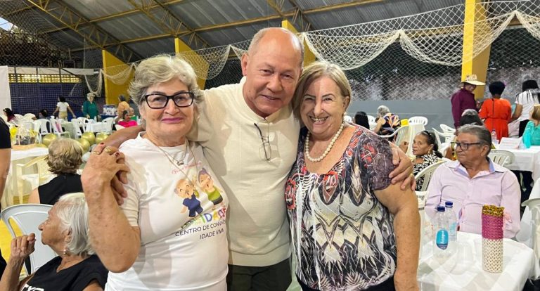 Coronel Chrisóstomo participa de baile da melhor idade em Rio Crespo e reforça valorização dos idosos