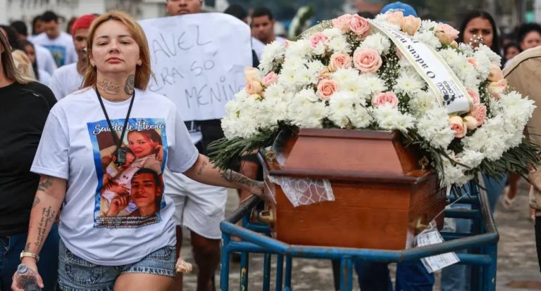 Corpos de mortos em operação no Rio deixam IML sob denúncias