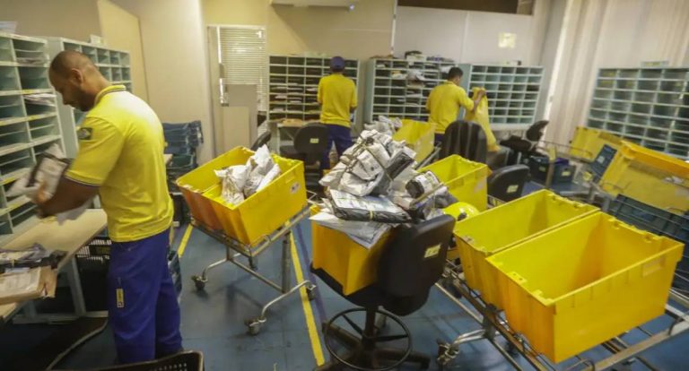 Correios aprovam demissão voluntária e fecham mil agências deficitárias